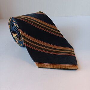 Classic JoS. A. Bank 100% Silk Handmade Mens Necktie 3.75 in. at the widest pt.